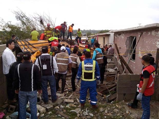Casas de Ciudad Acuña ficaram destruídas após passagem de tornado na região norte do México (Foto: Reprodução/ Twitter/ Lenin Perez)