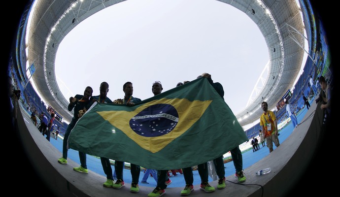 revezamento 4x100m atletismo brasil ouro rio 2016 (Foto: Reuters)