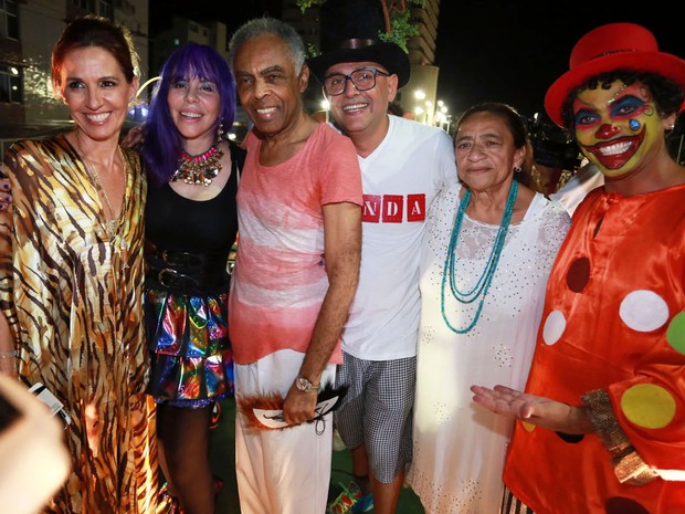 Flora Gil, Baby do Brasil, Gilberto Gil e Lícia Fábio no bloco "Os Mascarados" (Foto: Mauro Zaniboni/Ag Haack)