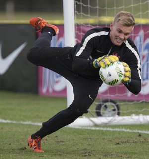 Com permanência de Cássio, Douglas será emprestado para a Chapecoense