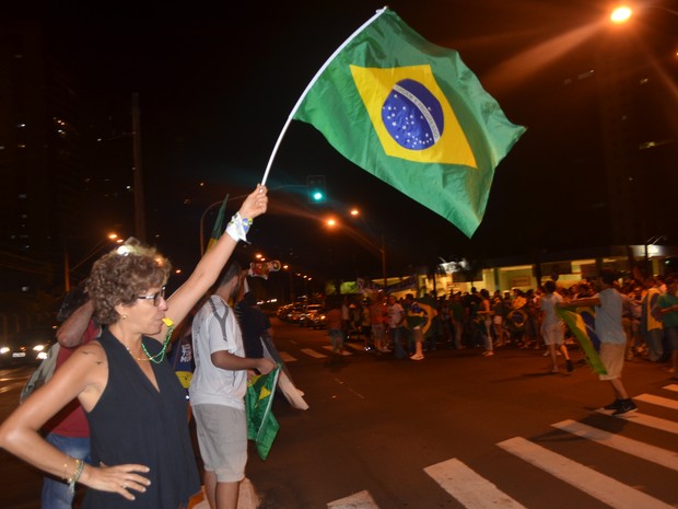 Manifestante em Ribeirão Preto, SP (Foto: Rodolfo Tiengo/G1)