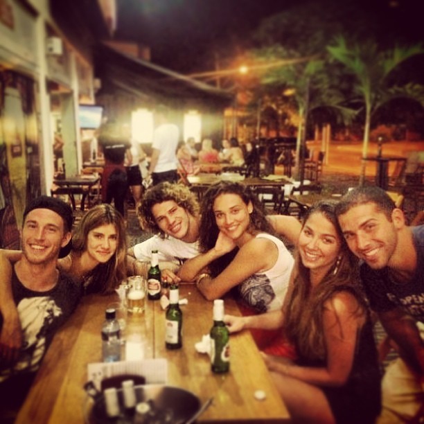 José Loreto e Débora Nascimento com amigos (Foto: Instagram/ Reprodução)
