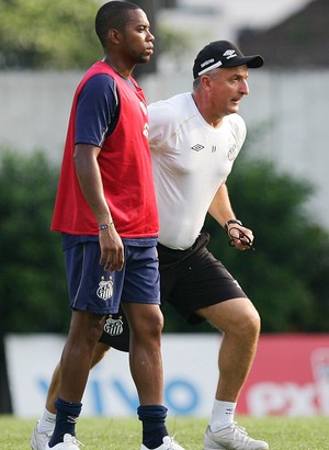 Robinho e Dorival Júnior, em treino do Santos em 2010 (Foto: Ricardo Saibun / Santos FC)