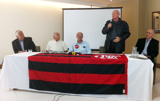 Ronaldo Gomlevsky com a chapa azul flamengo (Foto: Vicente Seda / GLOBOESPORTE.COM)