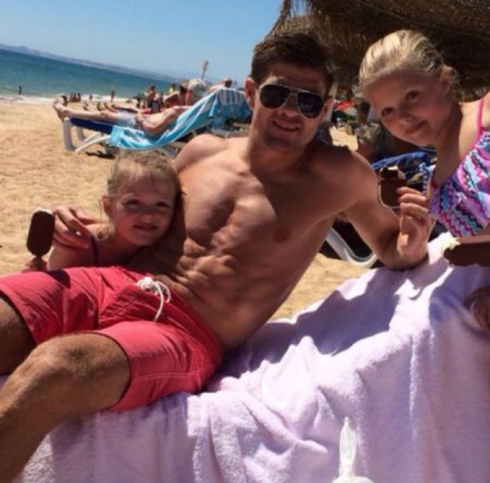Steven Gerrard ao lado da família (Foto: Reprodução/Instagram)