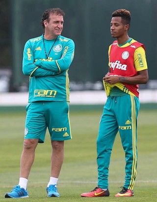 Tchê Tchê vira “onipresente” no Palmeiras de Cuca
