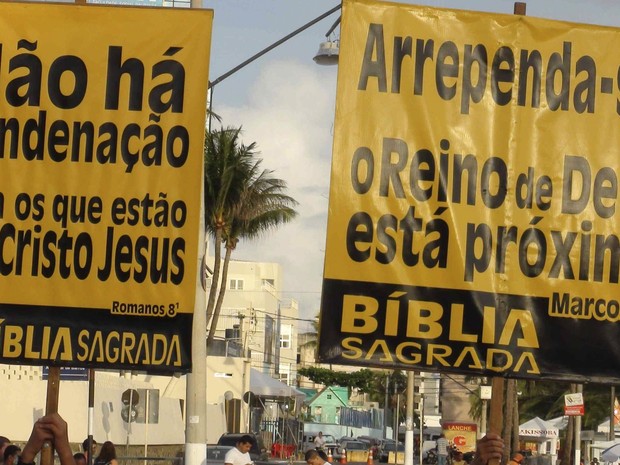 evangelicos fazem manifestação em circuito de carnaval (Foto: Ruan Melo / G1)