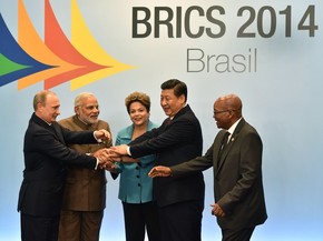 O presidente da Rússia, Vladimir Putin, primeiro-ministro da Índia, Narendra Modi, Dilma Rousseff, presidente da China, Xi Jinping, e da África do Sul, Jacob Zuma (Foto: Nelson Almeida/AFP)