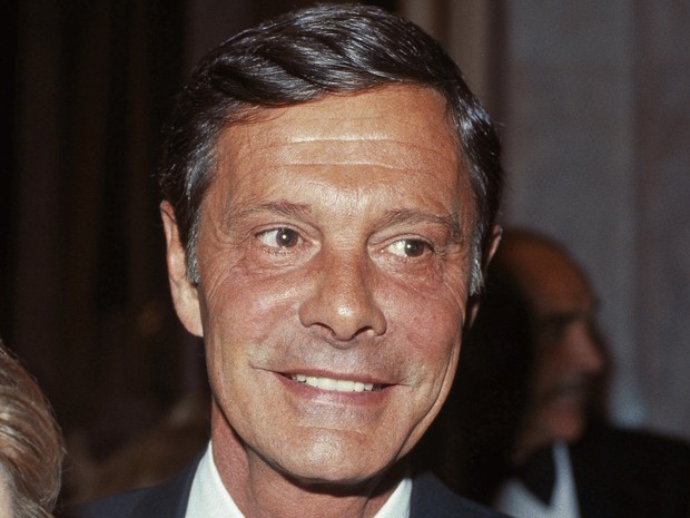 O ator Louis Jourdan em foto de 8 de março de 1984 (Foto: AP Photo)