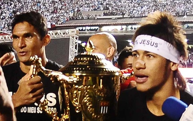 Durval e Neymar Santos campeão paulista (Foto: Marcos Ribolli / Globoesporte.com)