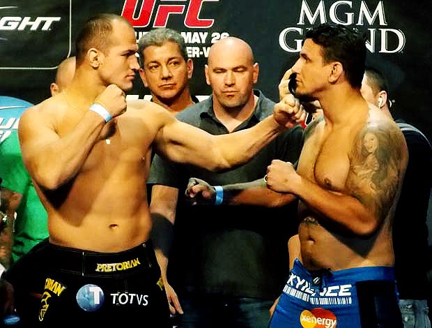 Junior Cigano Frank Mir encarada na pesagem do UFC 146 (Foto: Adriano Caldas / Globoesporte.com)