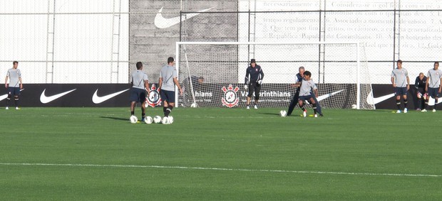 Treino Corinthians (Foto: Gustavo Serbonchini / Globoesporte.com)