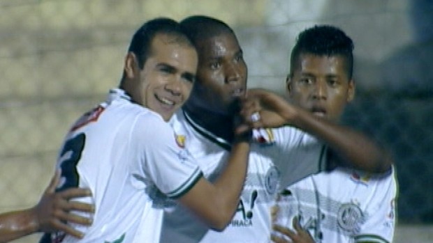 Gol de Lúcio Maranhão, do ASA sobre o Avaí (Foto: Reprodução / SporTV)