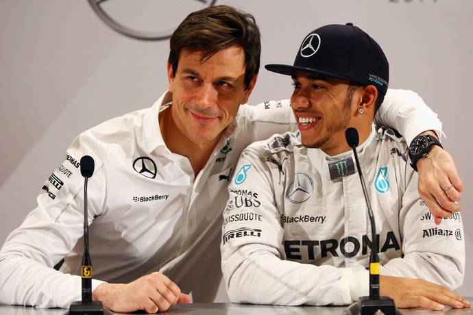 Toto Wolff e Lewis Hamilton na coletiva do título de 2014 da Fórmula 1 (Foto: Getty Images)