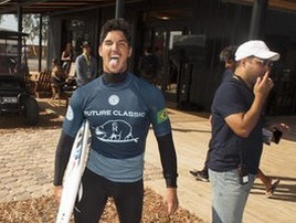 Medina é campeão na piscina de ondas artificiais de Slater ( WSL / Steve Sherman)