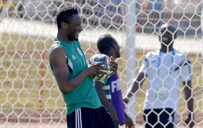 Obi Mikel Nigéria treino (Foto: Agência EFE)