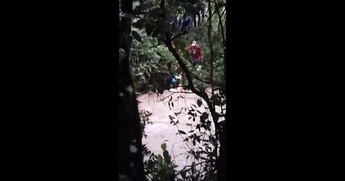 Homem cai em rio de Ponta Grossa e é resgatado por moradores ... - Globo.com