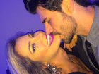 Ex-BBB Rodrigão dá mordidinha em Adriana: 'Minha outra metade'