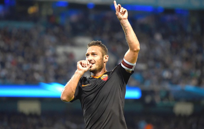 Totti comemora gol do Roma contra o Manchester City (Foto: Getty Images)