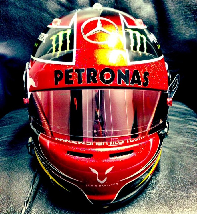 Lewis homenageia Michael Jackson, e Vettel, o rock, em capacetes nos EUA Lewis1