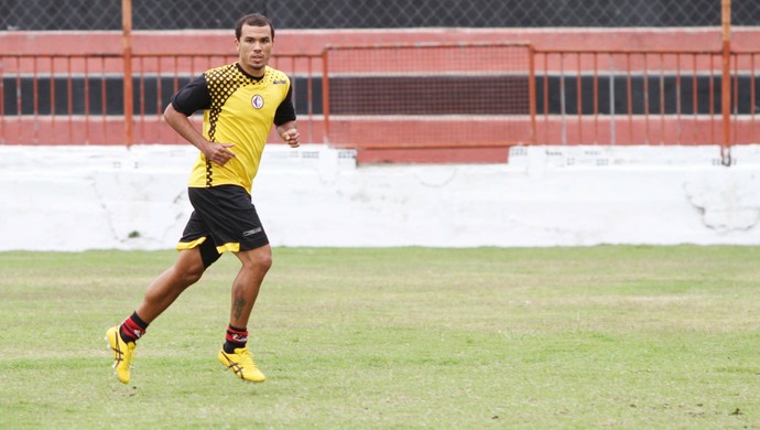 Breno, zagueiro do Campinense (Foto: Magnus Menezes / Jornal da Paraíba)