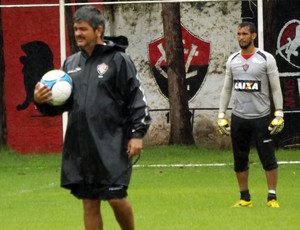 Treino do Vitória; chuva; ney franco (Foto: Divulgação/EC Vitória)