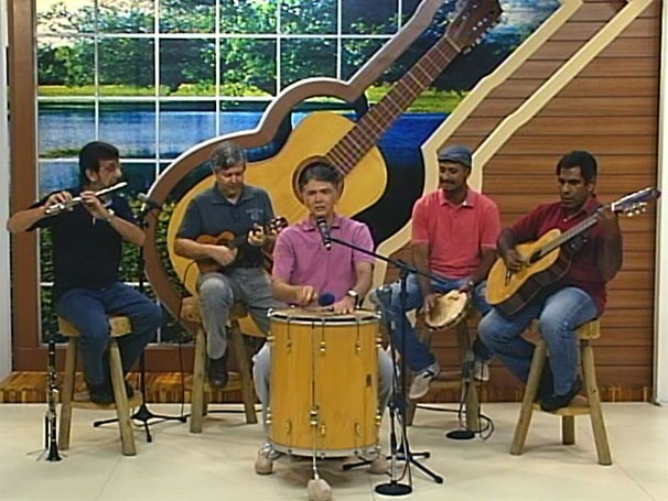 Nossa tarde de sábado estará bem animada com a presença dos músicos do Regional de Choro Agemaduomi.  (Foto: TV Morena)