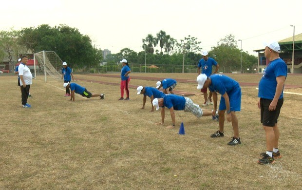 Técnico Luiz Alberto de Oliveira repassa seus conhecimentos para profissionais de educação física no Acre (Foto: Globo Esporte Acre)