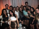 Ex-BBB Adriana leva 'sustinho' ao ver Rodrigão rodeado de mulheres