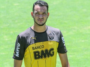 Na mira do Palmeiras, Réver entra na pauta do Inter, mas valores assustam