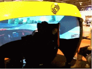 Simulador da Motion Drive mostra como atuam as forças aplicadas sobre um piloto durante uma corrida. (Foto: Reprodução/YouTube)