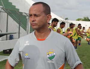 Jaelson Marcelino, técnico do Coruripe (Foto: Leonardo Freire/GloboEsporte.com)