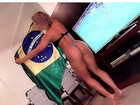 Miss Bumbum Indianara Carvalho comemora gol do Brasil de biquininho