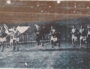 Momento em que o Moto Clube pisava no gramado do Maracanã (Foto: Reprodução/Arquivo Pessoal Gervásio)