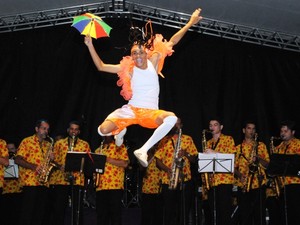 Resultado de imagem para passista carnaval bezerros
