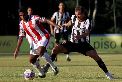 Almir e Marcelo Mattos Bangu x Botafogo (Foto: Vitor Silva / SSPress)
