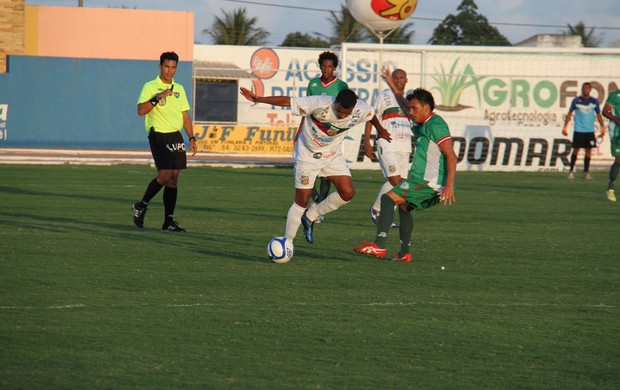 Árbitro Pablo Ramon apita Alecrim x Baráunas (Foto: Gabriel Peres/Divulgação)