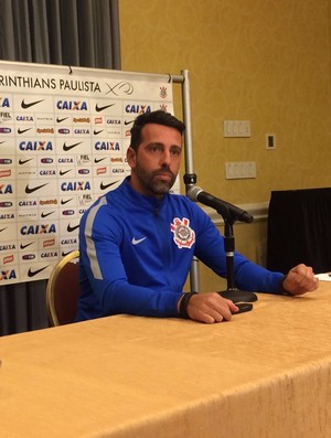 Corinthians descarta estrelas, reclama de preços e pede confiança à Fiel