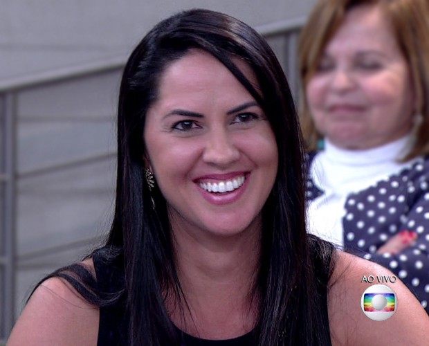 Graciele Lacerda, namorada do cantor Zezé Di Camargo, na plateia do Encontro (Foto: TV Globo)
