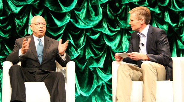 Colin Powell e Deepak Chopra: pequenas e médias empresas são peças importantes de um país  (Foto: Reprodução / Facebook Sage 2015)