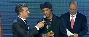 Prêmio Craque do Brasileirão dá trofeu a R10, Dedé e mais; confira (Reprodução de Vídeo)