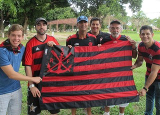 Torcedores Alexandre, Francisco e Marcos Flamengo (Foto: Thales Soares)