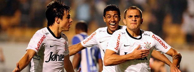 Corinthians x Emelec, Fabio Santos (Foto: Marcos Ribolli / Globoesporte.com)