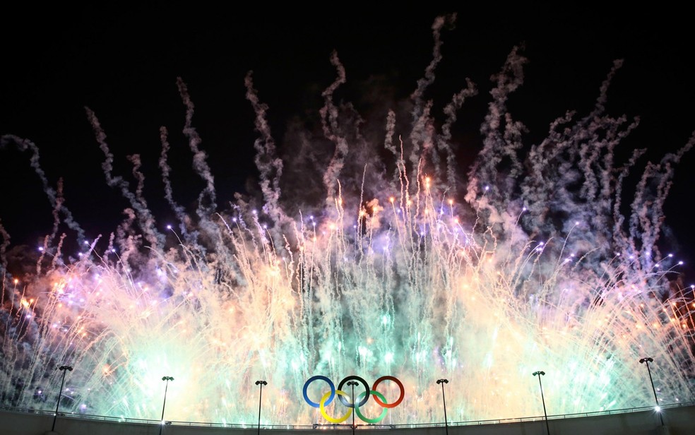 Fogos de artifício explodem durante abertura dos Jogos Olímpicos Rio 2016  (Foto: Alkis Konstantinidis/Reuters)
