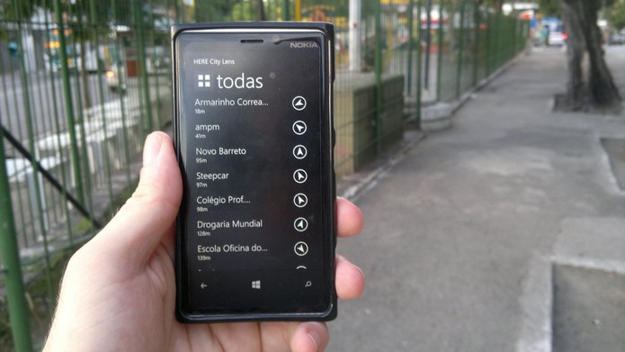 Here City Lens para Windows Phone 8 exibe informações em lista quando o telefone está totalmente na vertical (Foto: Elson de Souza/TechTudo)