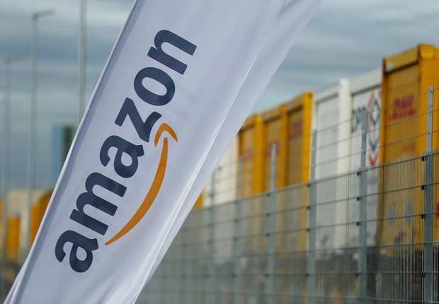 Bandeira da Amazon em centro de logística da empresa  (Foto: Thilo Schmuelgen/Reuters)
