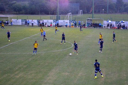 Com meio-campo ofensivo e brigador, Palmeiras goleia Barueri em treino