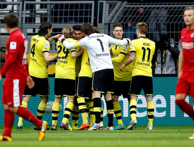 Borussia Dortmund comemoração Freiburg (Foto: Reuters)