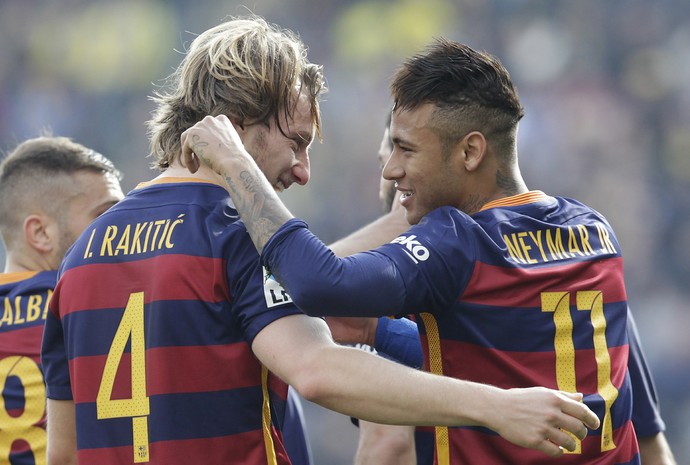 Rakitic e Neymar Barcelona x Villarreal (Foto: AP)