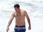 Thiago Lacerda vai com novo modelito de bermuda à praia!